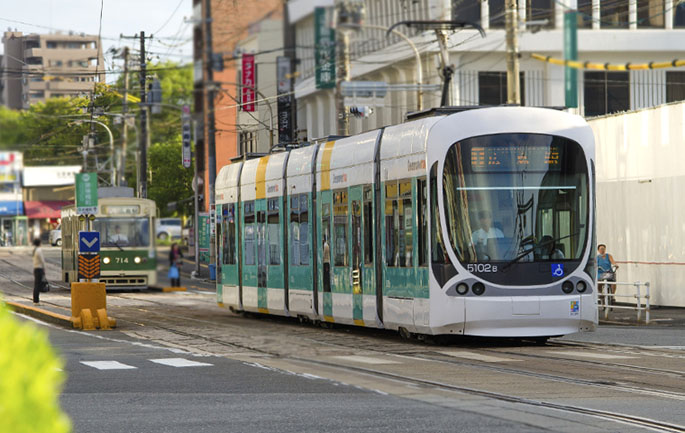 写真:市内電車