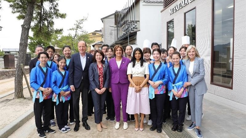 向かって右から3人目が岬さん